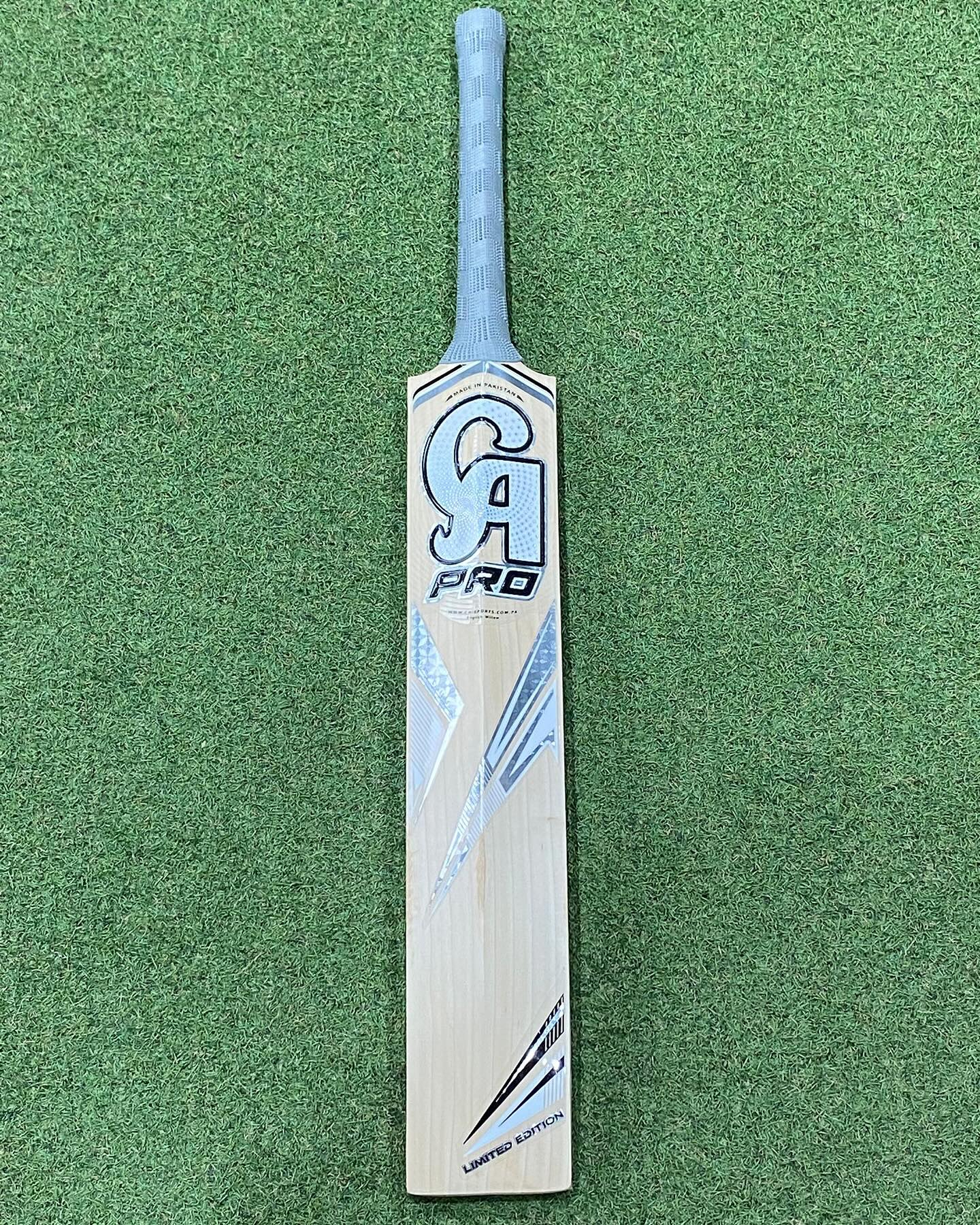 CA Pro Limited Edittion English Willow Cricket Bat Short Handel