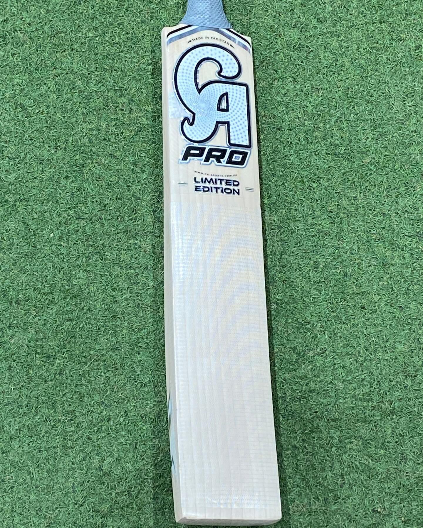 CA Pro Limited Edittion English Willow Cricket Bat Short Handel