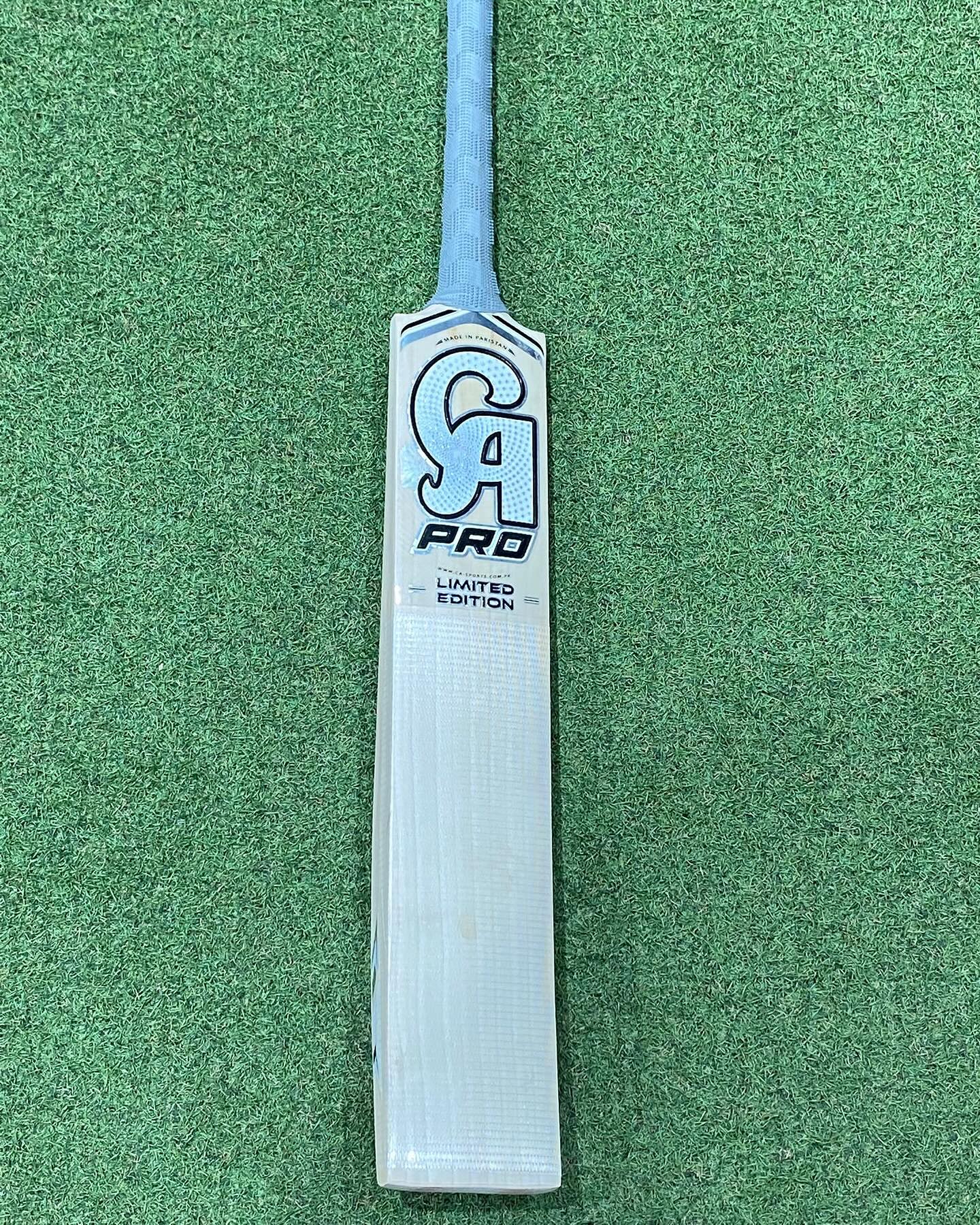 CA Pro Limited Edittion English Willow Cricket Bat Short Handel