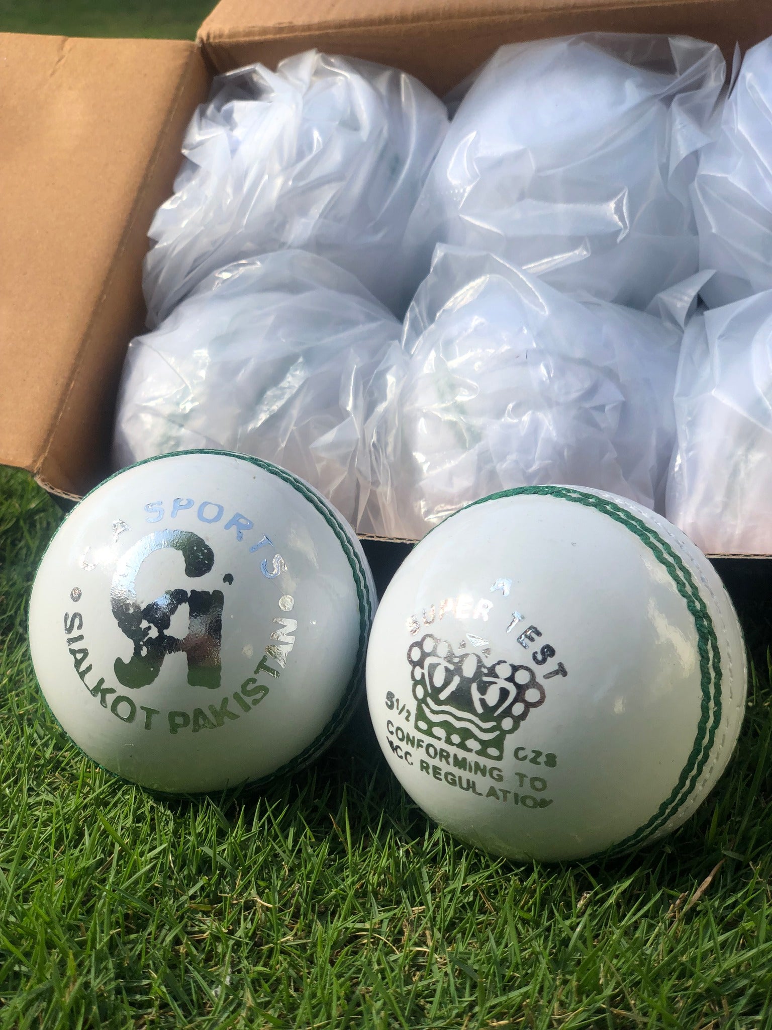 CA SUPER TEST WHITE CRICKET BALL MEN SIZE 156GM
