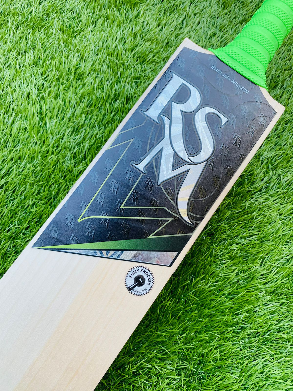 RSM PRO PLAYER CRICKET BAT TWO TONE COLOR