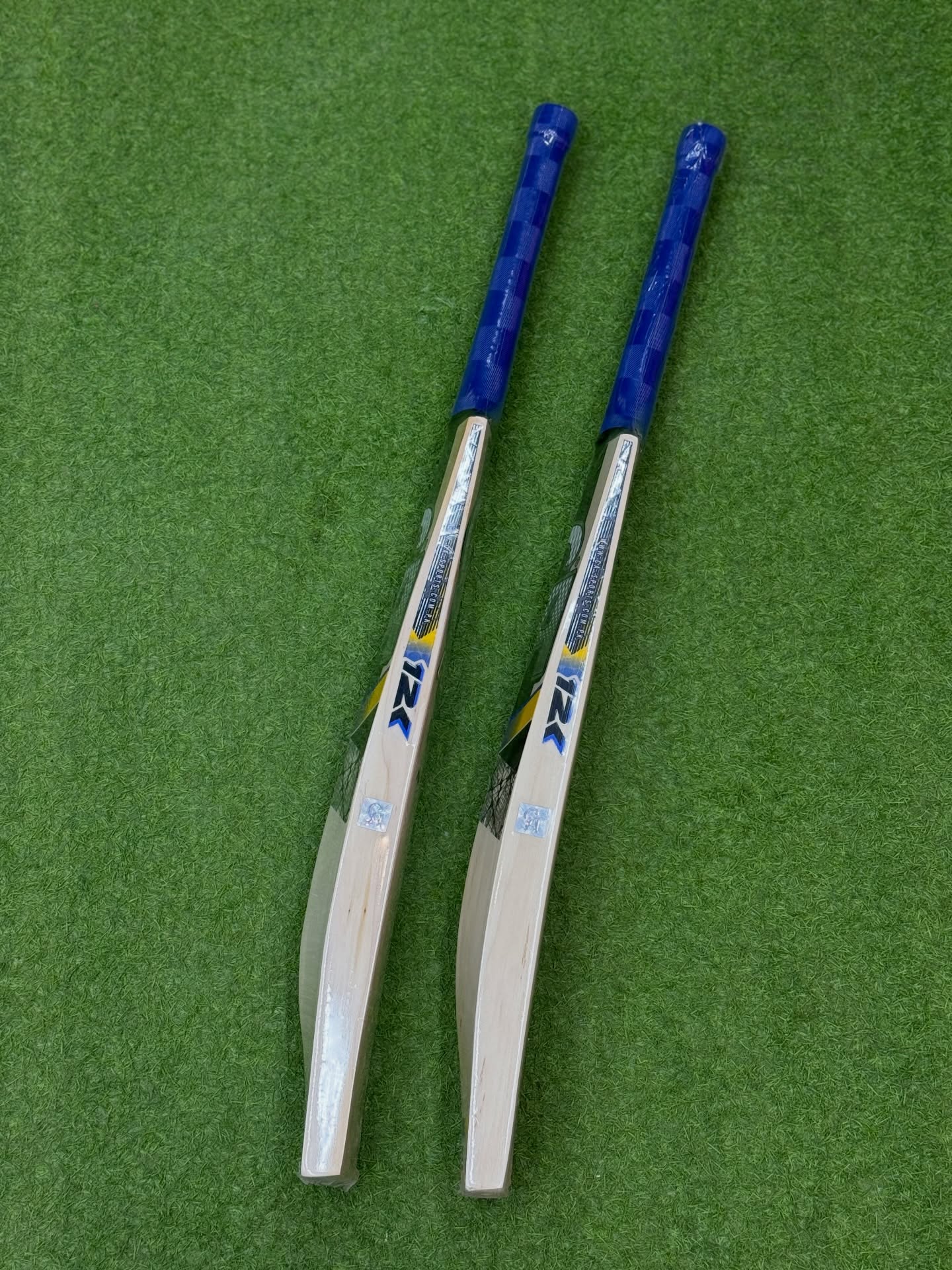 CA PRO 12000 ENGLISH WILLOW CRICKET BAT SHORT HANDEL