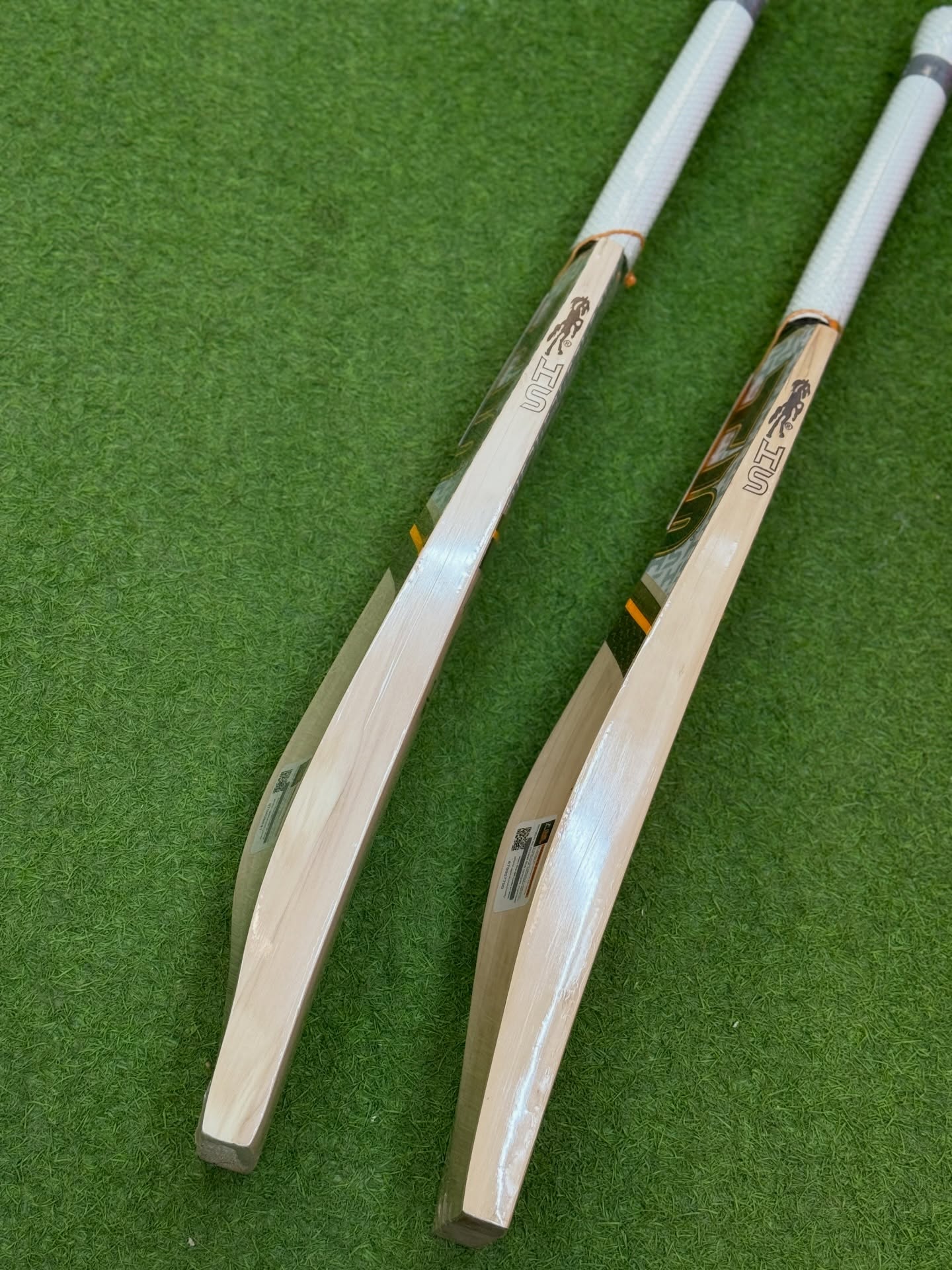 HS 41 Pro Edition English Willow Cricket Bat