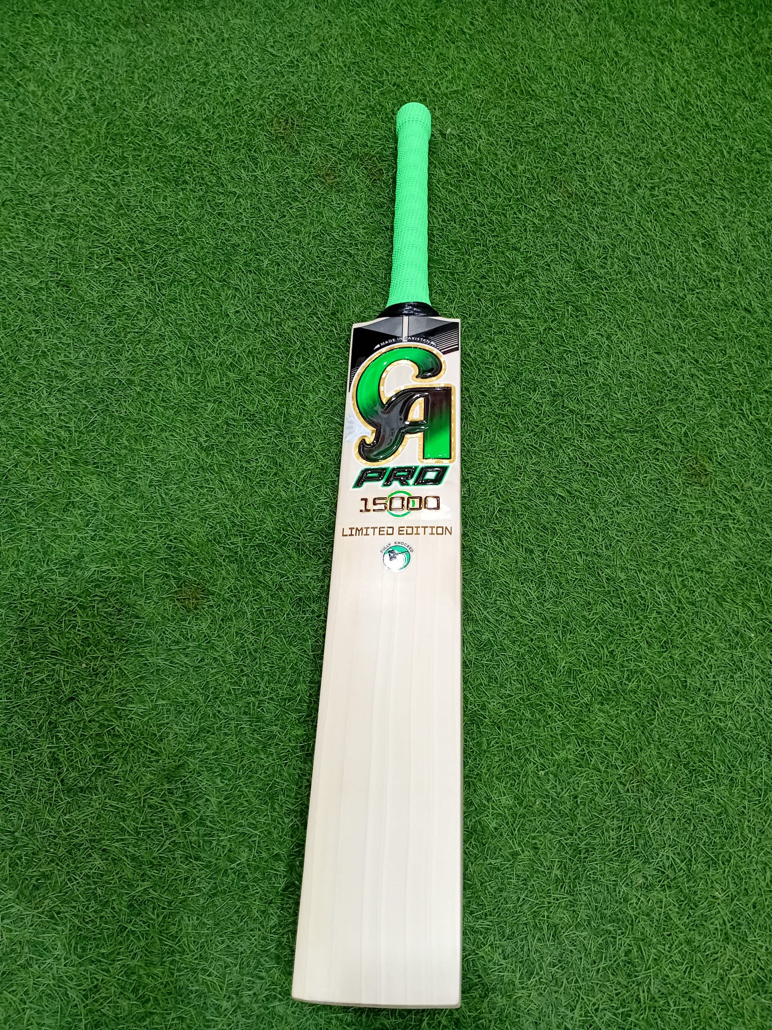 CA PRO 15000 LIMITED EDITION CRICKET BAT