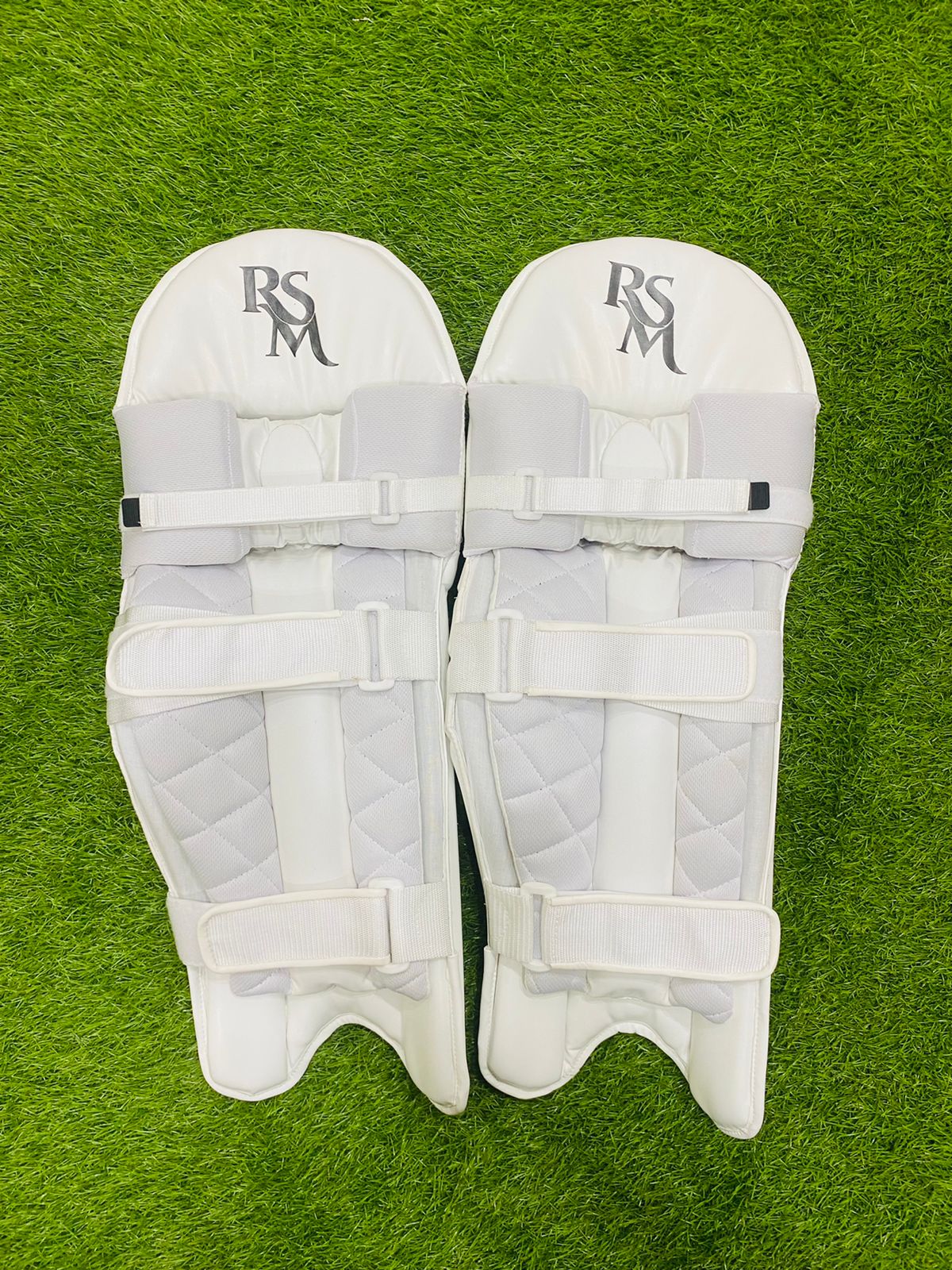 RSM CRICKET LEG GUARDS MEN SIZE WHITE & BLACK COLOR