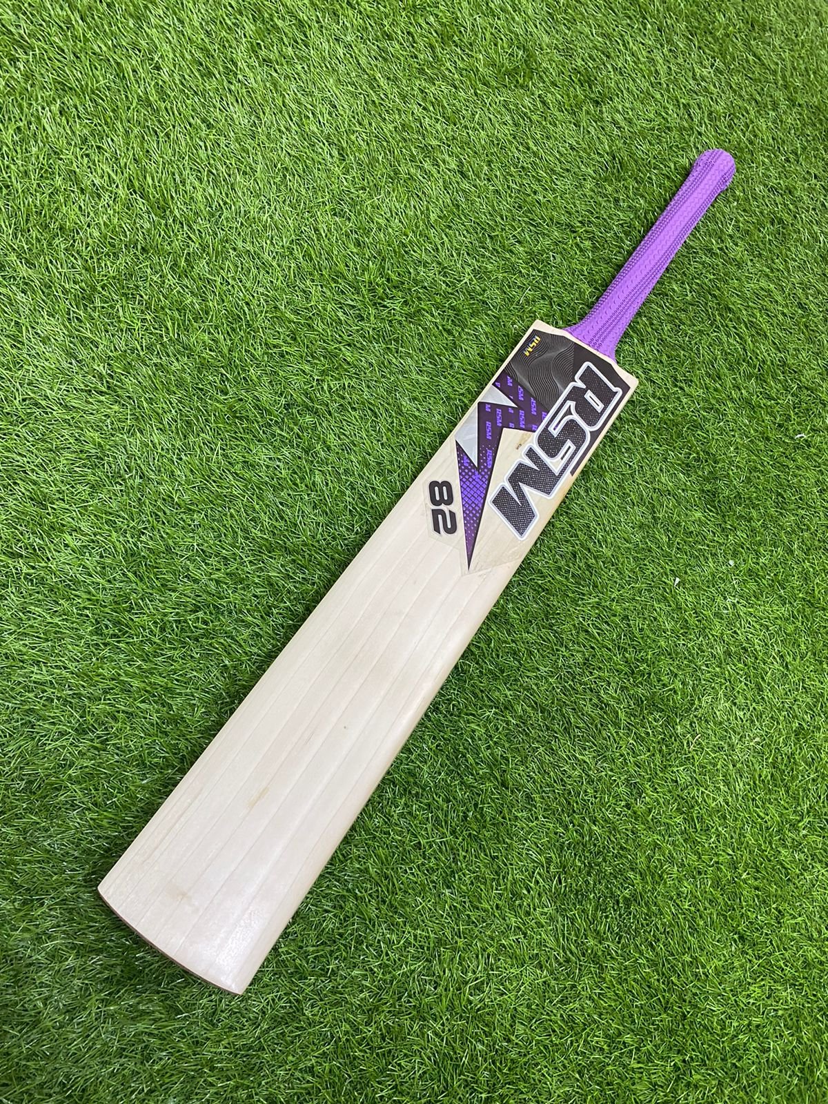 0c3bb9ed-3f9e-4d09-abd7-272fcf2c8b8e.jpg RSM 82 ENGLISH WILLOW CRICKET BAT SHORT HANDEL