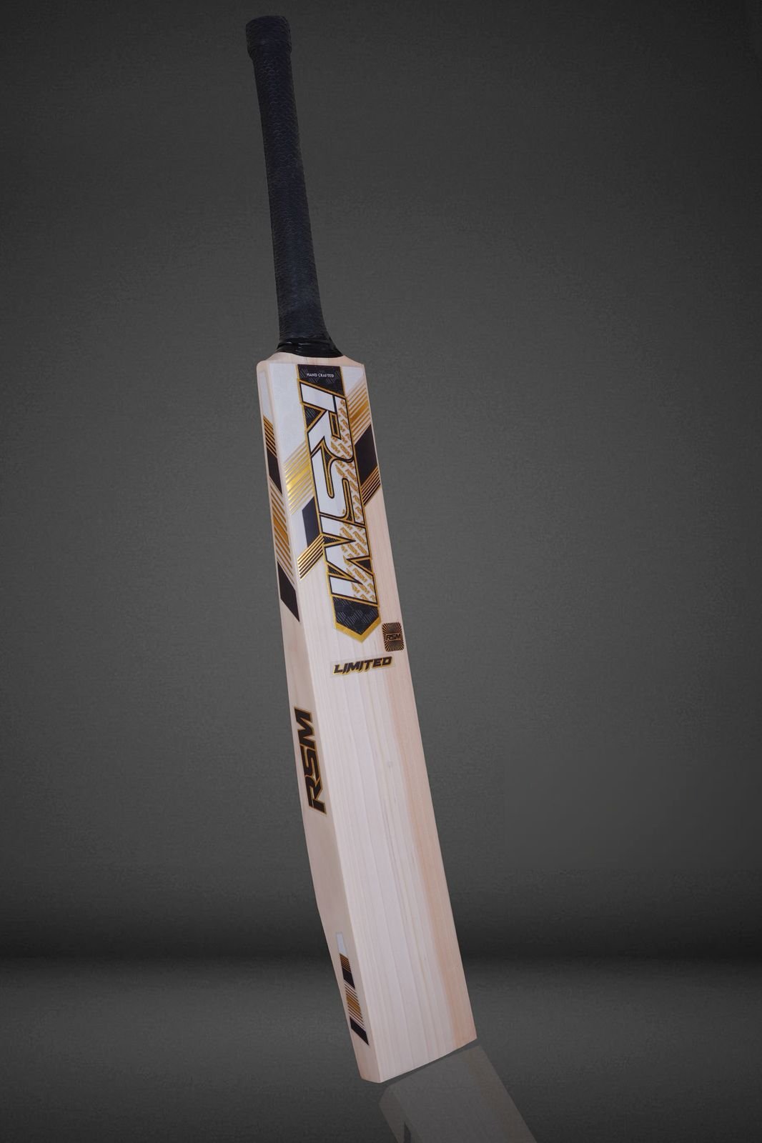 13a7b25b-5783-4bb1-8852-81faf3f64612.jpg RSM GOLD LIMITED ENGLISH WILLOW SHORT HANDEL BAT