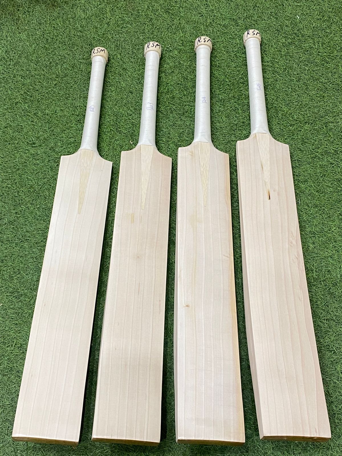 14dde2ae-36cd-42ed-aeae-1cb40281256e.jpg PLAYERS EDITION ENGLISH WILLOW SHORT HANDEL BATS - Image 2