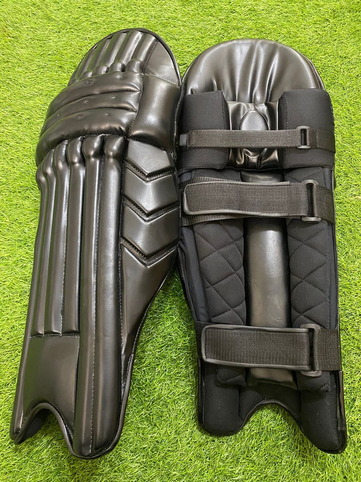 1f66be2f-91e9-435a-a671-c1043ffb4125.jpg RSM CRICKET BATTING LEG GUARDS BLACK COLOR - Image 2