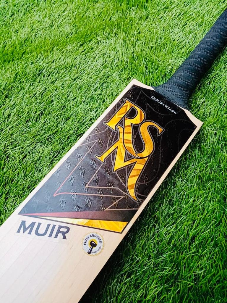 3d33a732-619e-404f-895a-5096b4ed7f37.jpg RSM MUIR ENGLISH WILLOW CRICKET BAT - Image 2