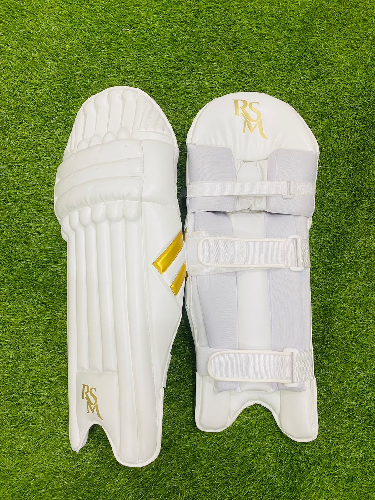 45bce113-79e2-41a2-86d6-4a468bb54038_c53c866a-bb79-486c-b0f4-20ec2b664b37.jpg RSM CRICKET LEG GUARDS MEN SIZE WHITE & GOLD COLOR - Image 2