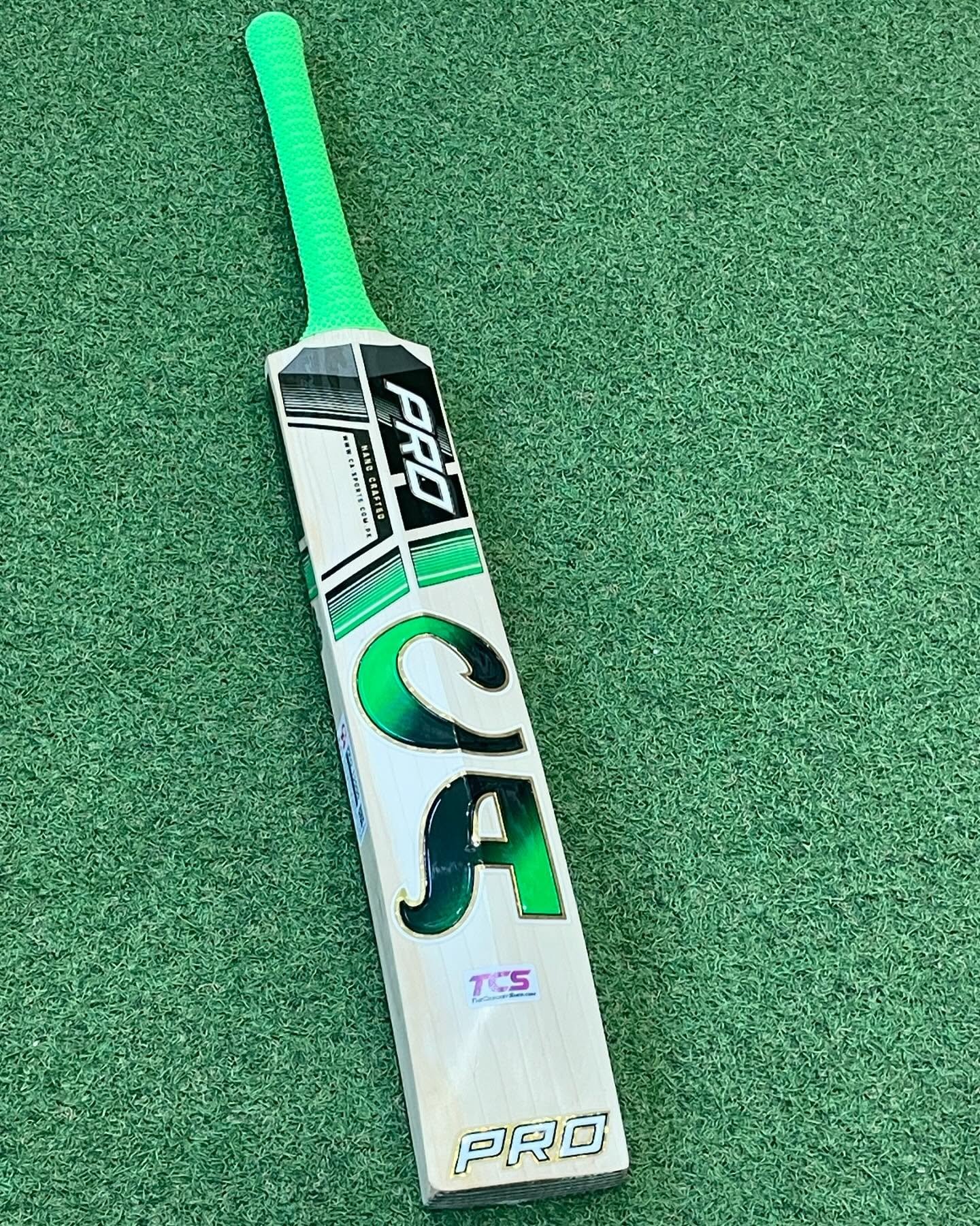483864930_18341217382159209_3215347551435445626_n.jpg CA PRO 15000 ENGLISH WILLOW CRICKET BAT - Image 2