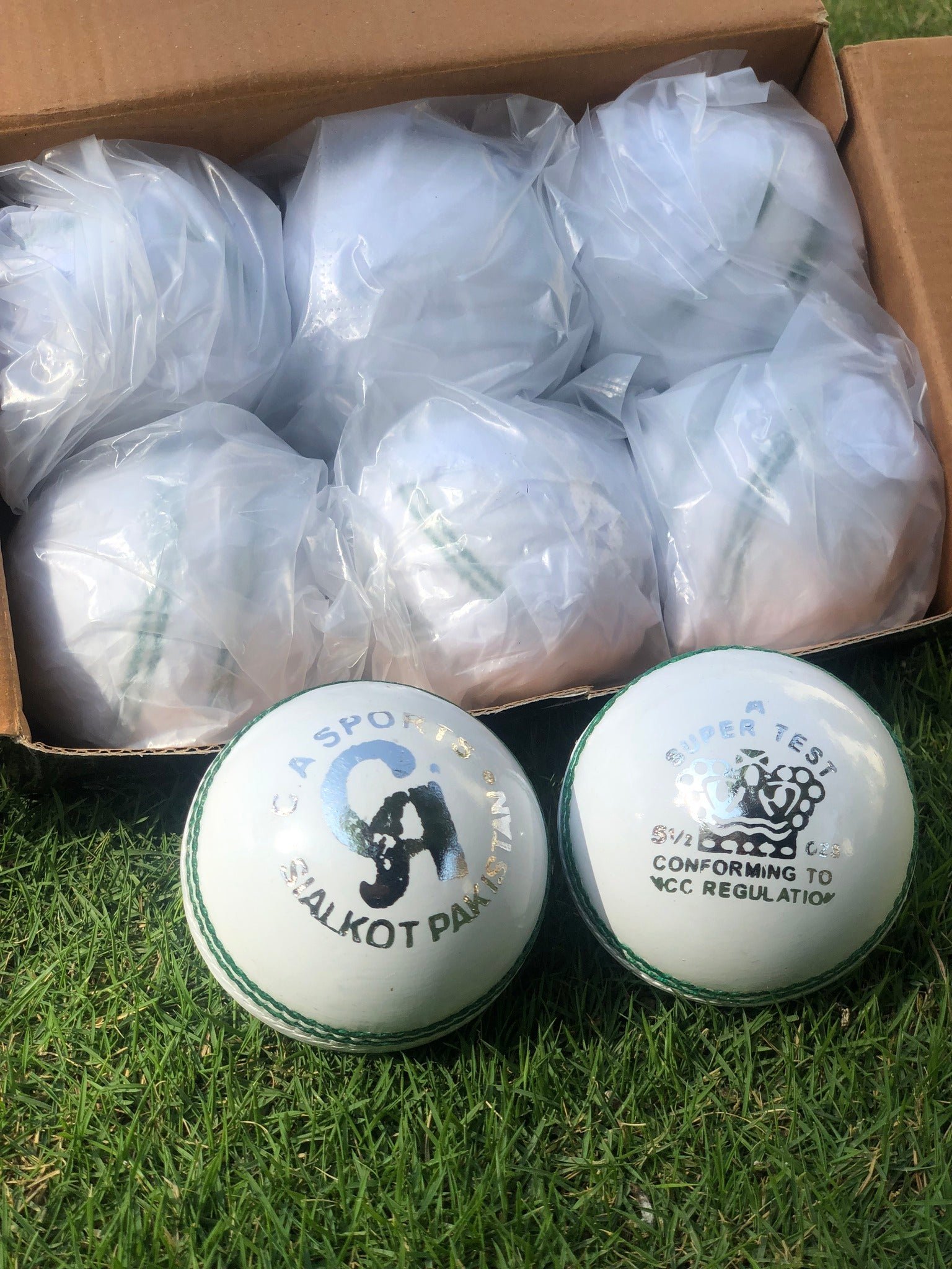 491242878_1088106720004171_38046243254540625_n.jpg CA SUPER TEST WHITE CRICKET BALL MEN SIZE 156GM - Image 2