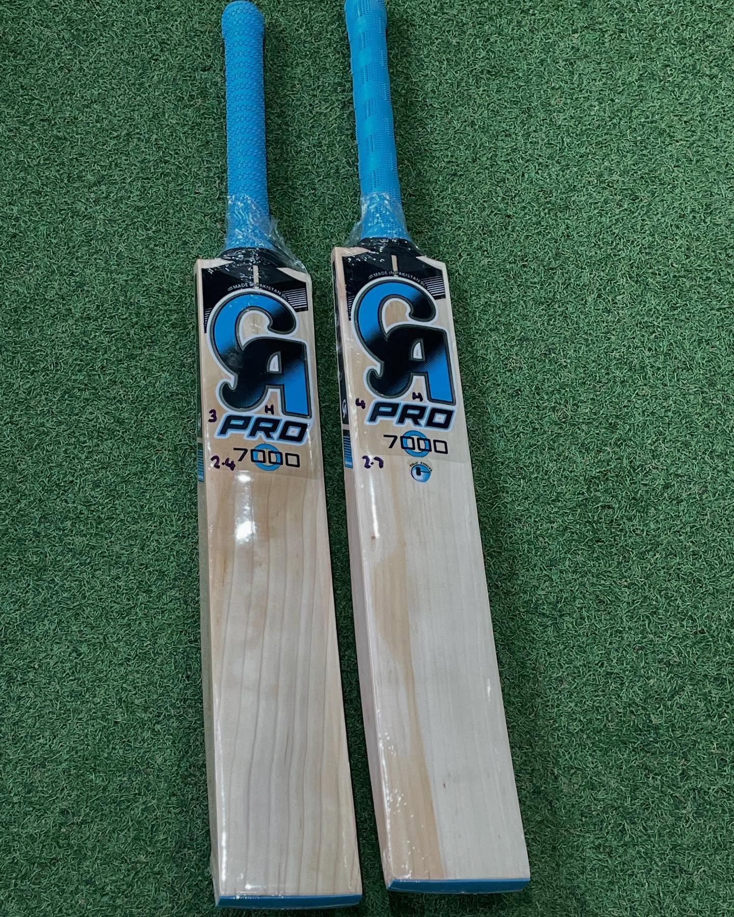 491445344_18345228058159209_3098375379735335379_n.jpg CA PRO 7000 ENGLISH WILLOW CRICKET BAT - Image 3