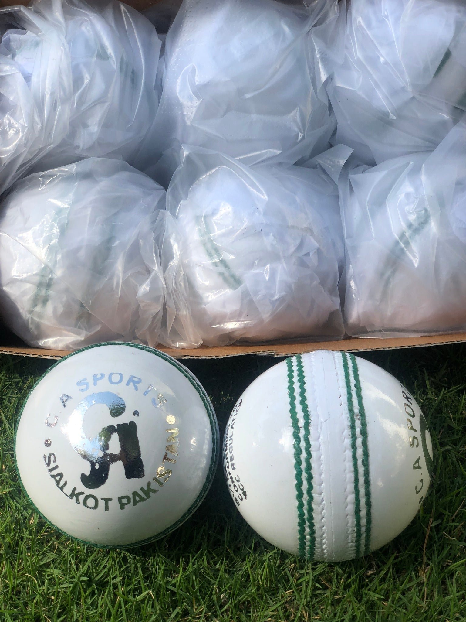 492613309_1088106676670842_4317928912685903367_n_1.jpg CA SUPER TEST WHITE CRICKET BALL MEN SIZE 156GM - Image 3