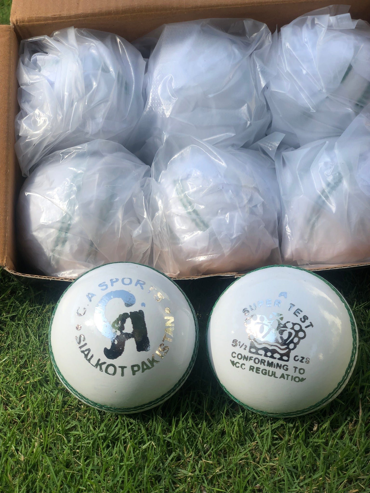 493082501_1088106713337505_2587546054972388718_n.jpg CA SUPER TEST WHITE CRICKET BALL MEN SIZE 156GM - Image 4