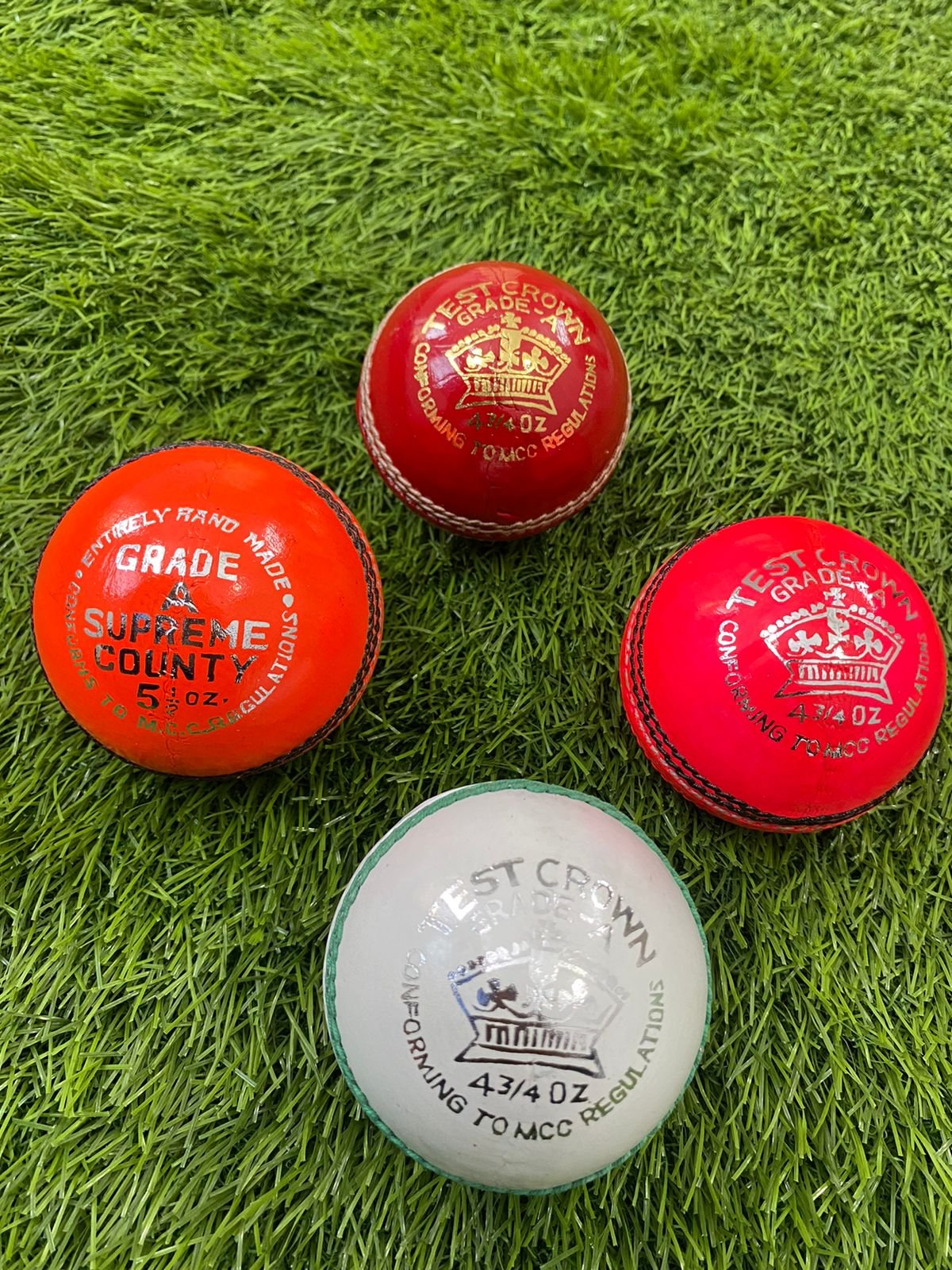 4df6eb5e-5ea9-4aef-a0d9-1c5c6c588549.jpg Junior 142Gram Cricket Balls White Red Pink
