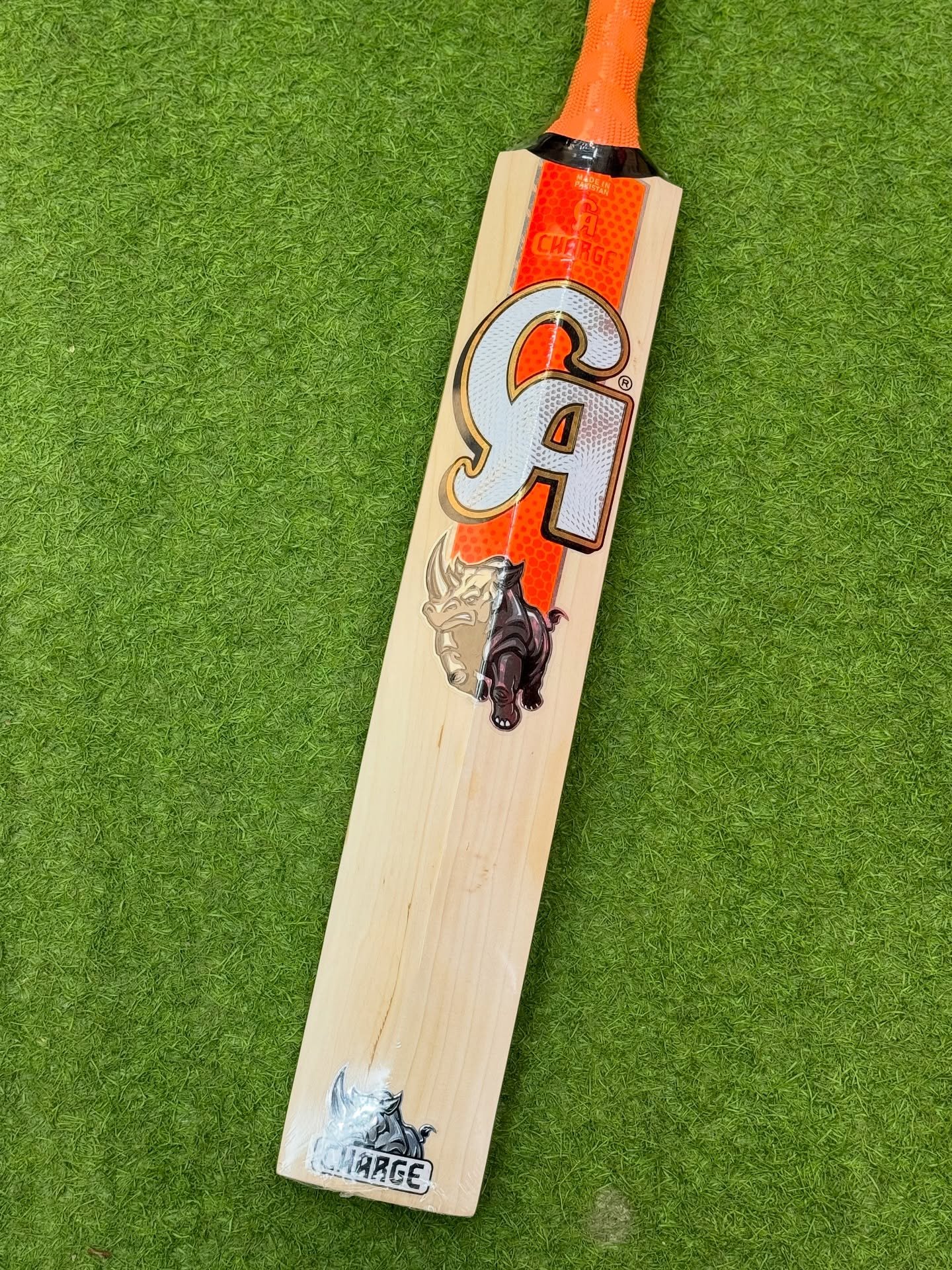 566242300_18111661894561995_5197255782715198080_n.jpg CA Charge English Willow Cricket Bat Short Handel Light Weight - Image 5