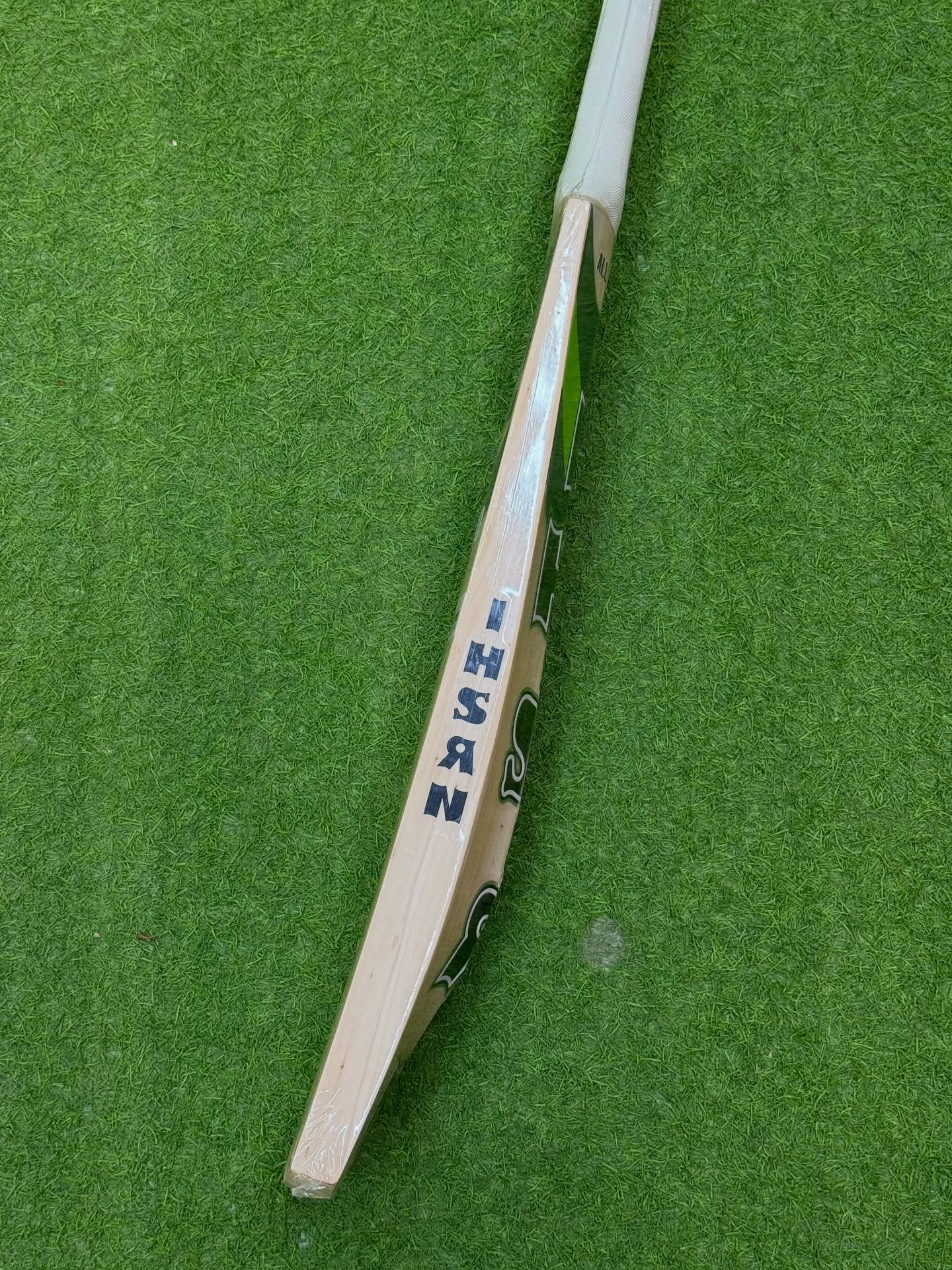 567358524_18111796288561995_1292136023428441854_n.jpg Ihsan All Pro Classic Cricket Bat - Image 4