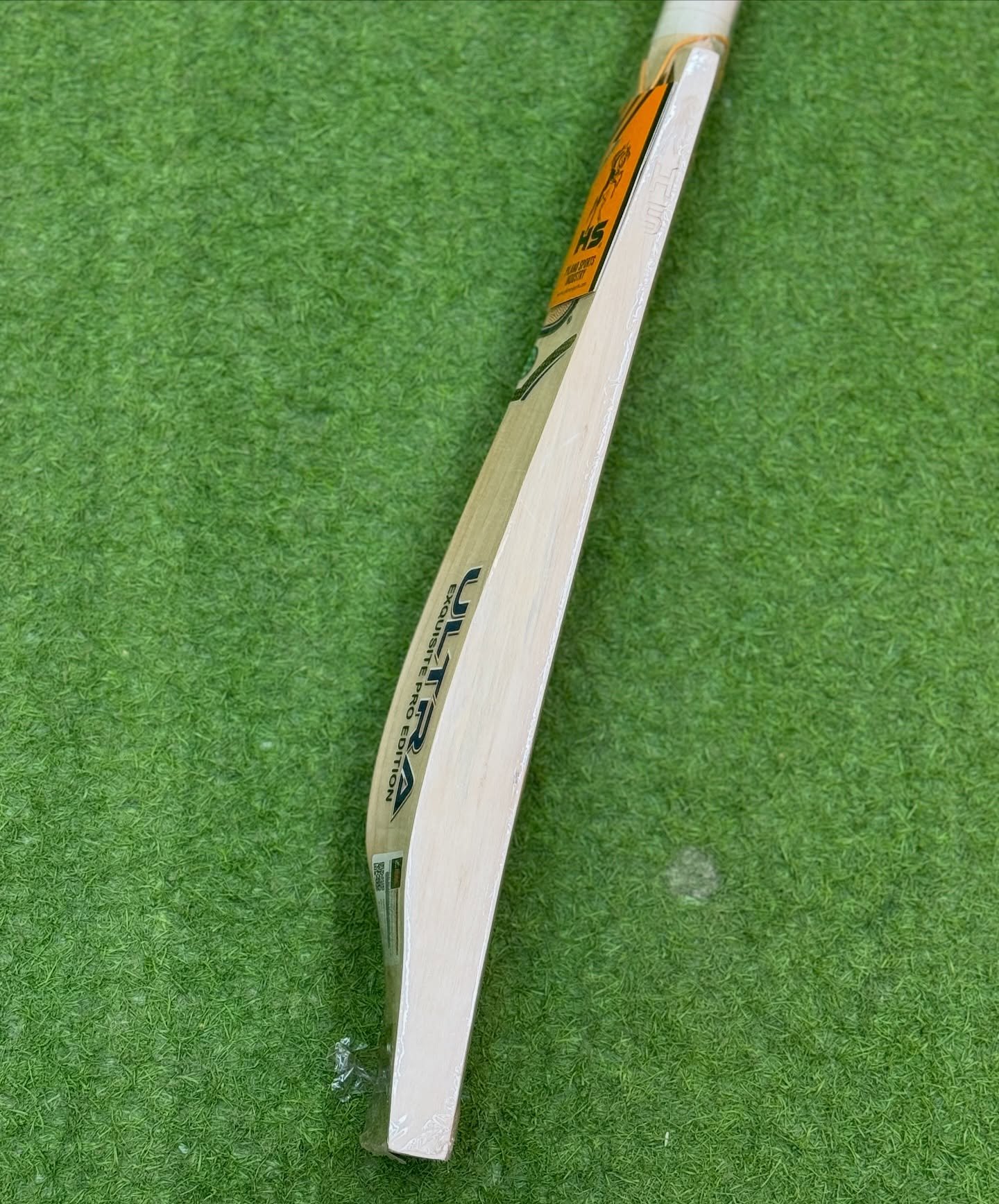 571190545_18113107663561995_2492023357601230839_n.jpg HS ULTRA English Willow Short Handel Cricket Bat - Image 3