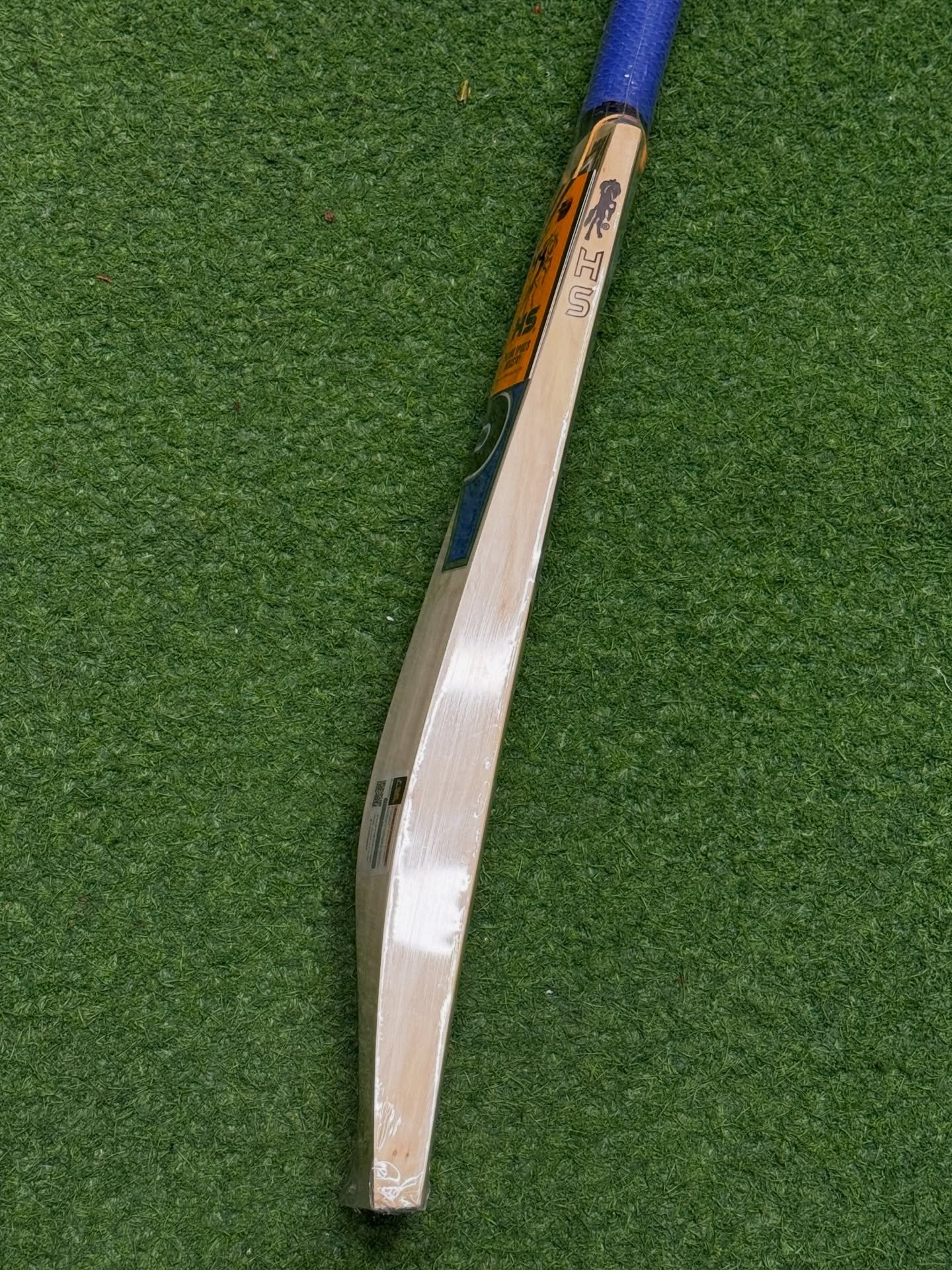 587293492_18115321246561995_7924644422370848510_n.jpg HS 3 Star English Willow Short Handel Cricket Bat - Image 3