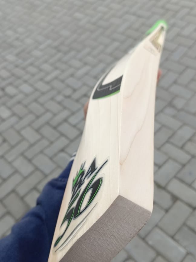 588085485_18115900789561995_8138542528599931165_n.jpg CA BA 56 English Willow Cricket Bat Short Handel - Image 4