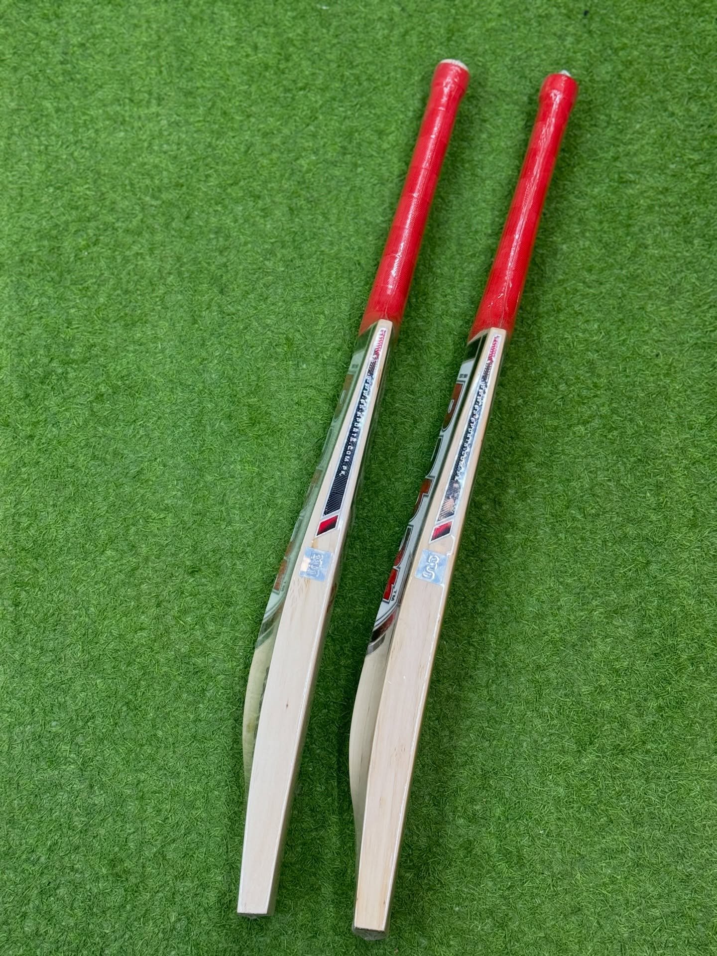 588123465_18115923058561995_8106845708143247751_n.jpg BS Rapid 40 English Willow Cricket Bat Short Handel - Image 3