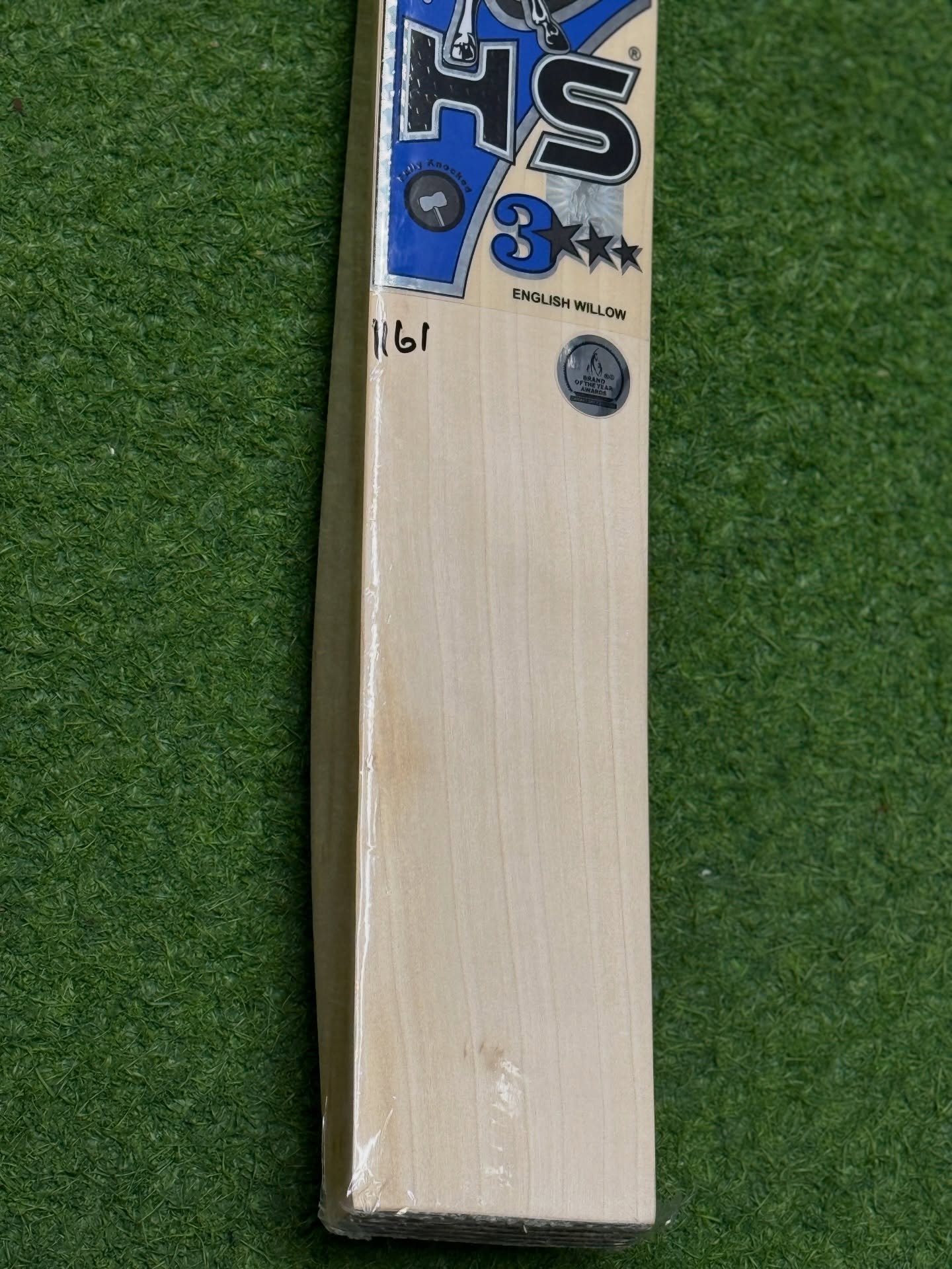 588701805_18115321219561995_2136059756484561442_n.jpg HS 3 Star English Willow Short Handel Cricket Bat - Image 5