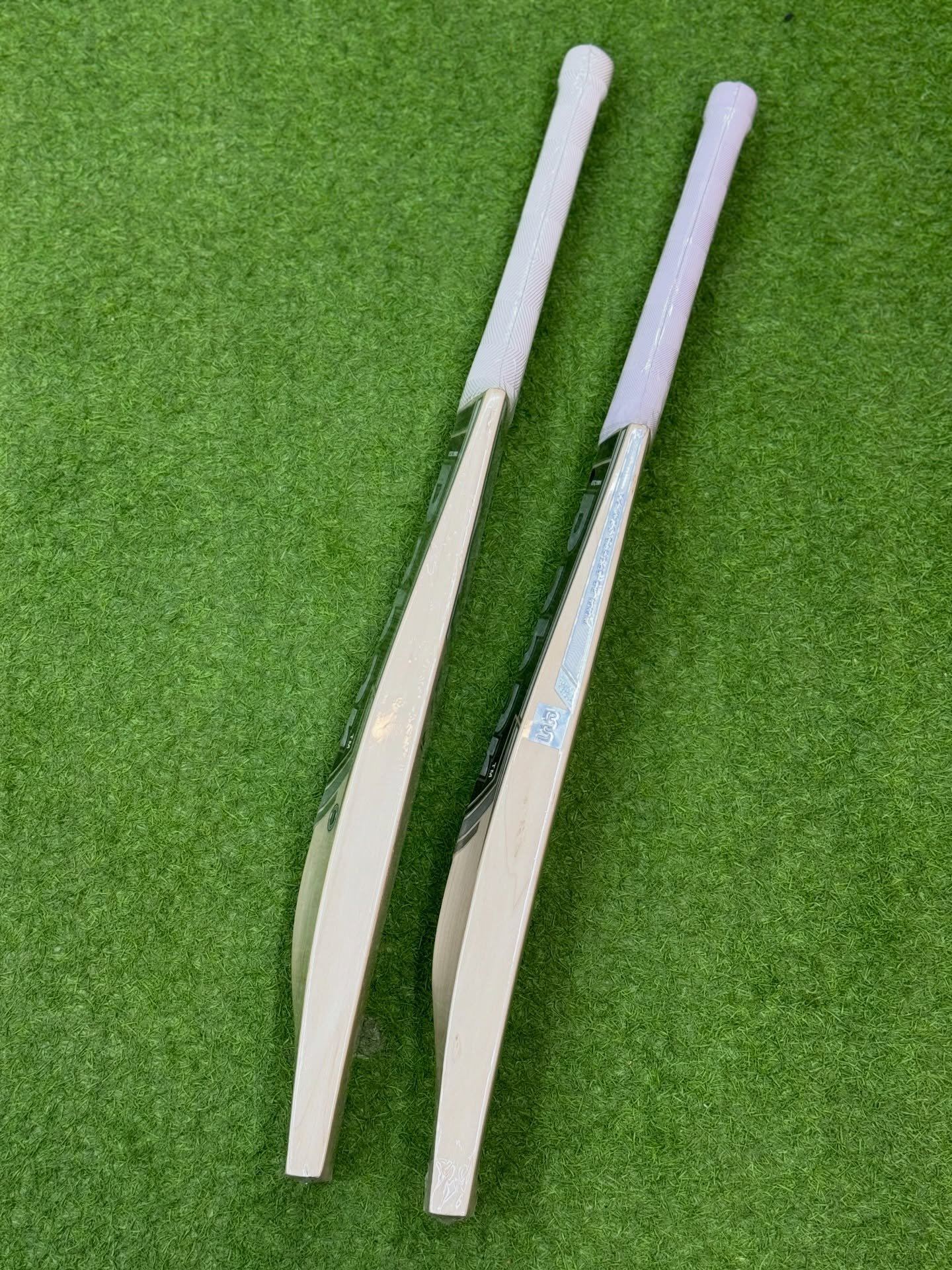 589175429_18115922941561995_8992907891124266578_n.jpg BS Rapid 90 English Willow Cricket Bat Short Handel - Image 3