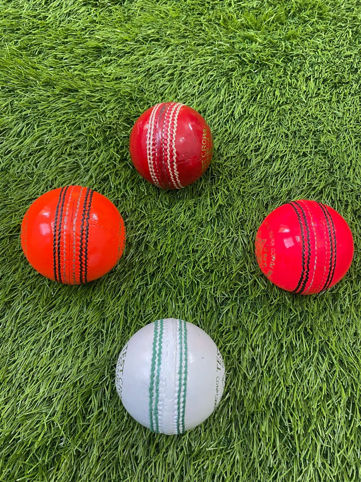 73376fd9-2c9c-4dfa-93ce-ade8db92514c.jpg Junior 142Gram Cricket Balls White Red Pink - Image 2