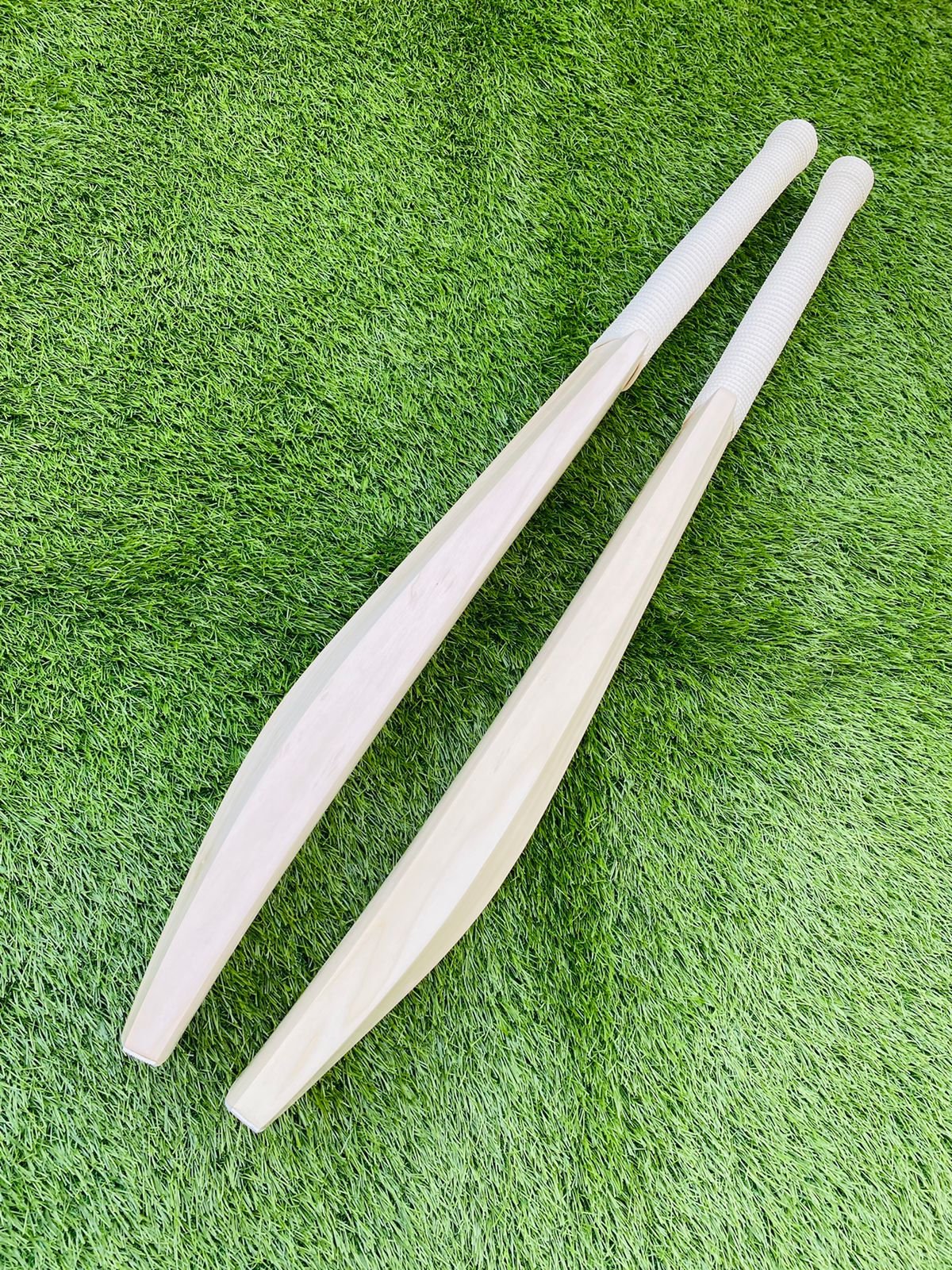 9b485b8a-1dd6-4977-85db-8c9362bf0da6.jpg ENGLISH WILLOW PLAIN GRADE 1 CRICKET BAT SHORT HANDEL - Image 2