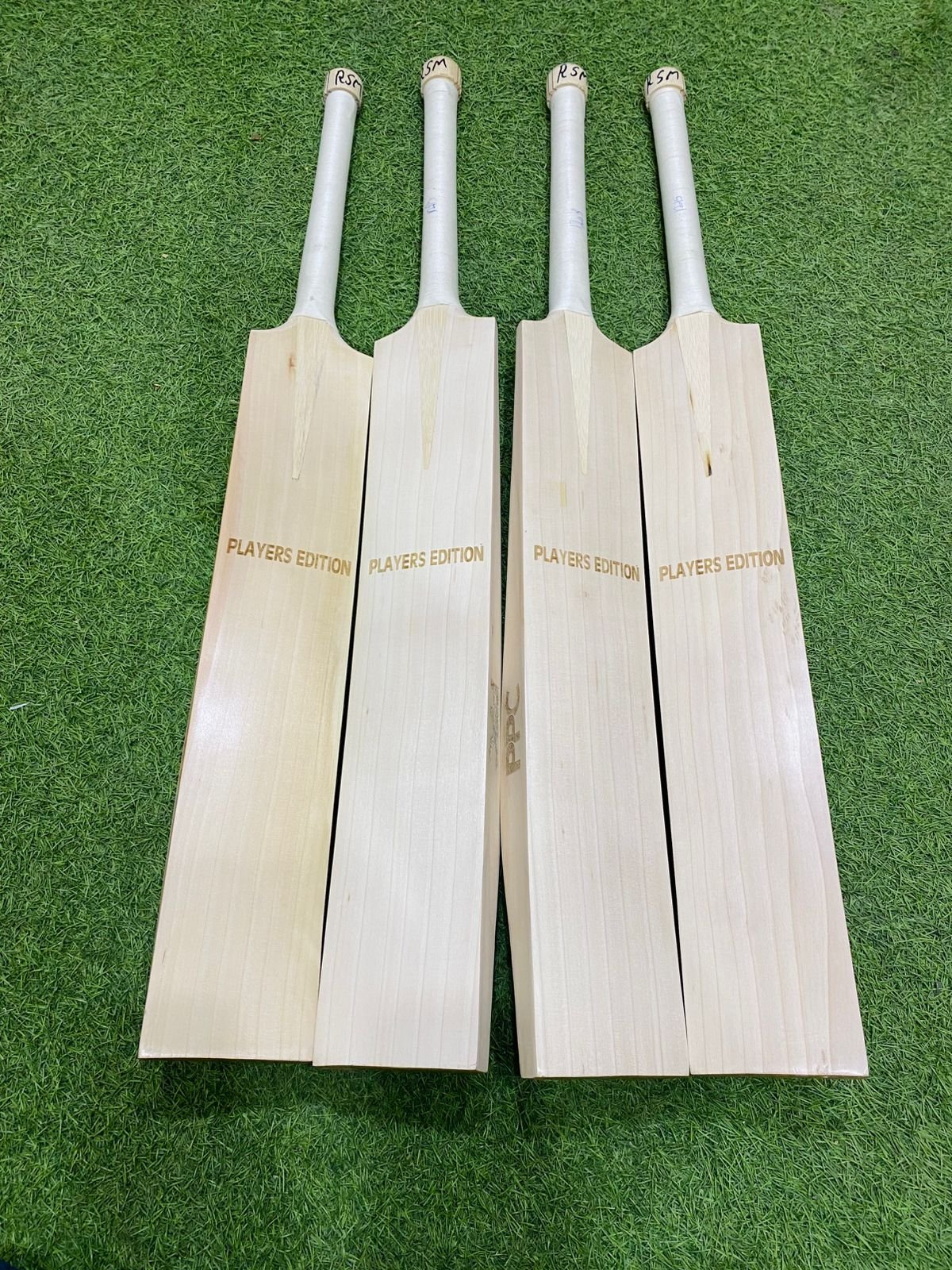 c5e7dcbe-c347-44ec-8c28-5a69f097c8dc.jpg PLAYERS EDITION ENGLISH WILLOW SHORT HANDEL BATS