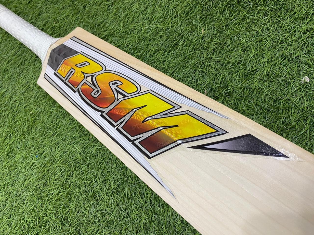 f80be0df-b313-4ce1-b7fa-0894dd381053.jpg RSM Raina Seven Star English Willow Bat - Image 4